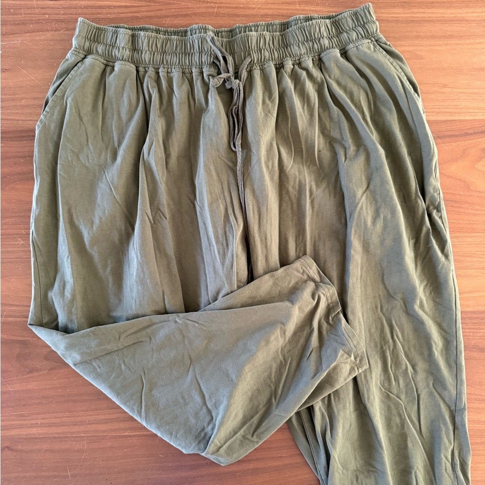 Avenue Women's Olive Ankle Pants